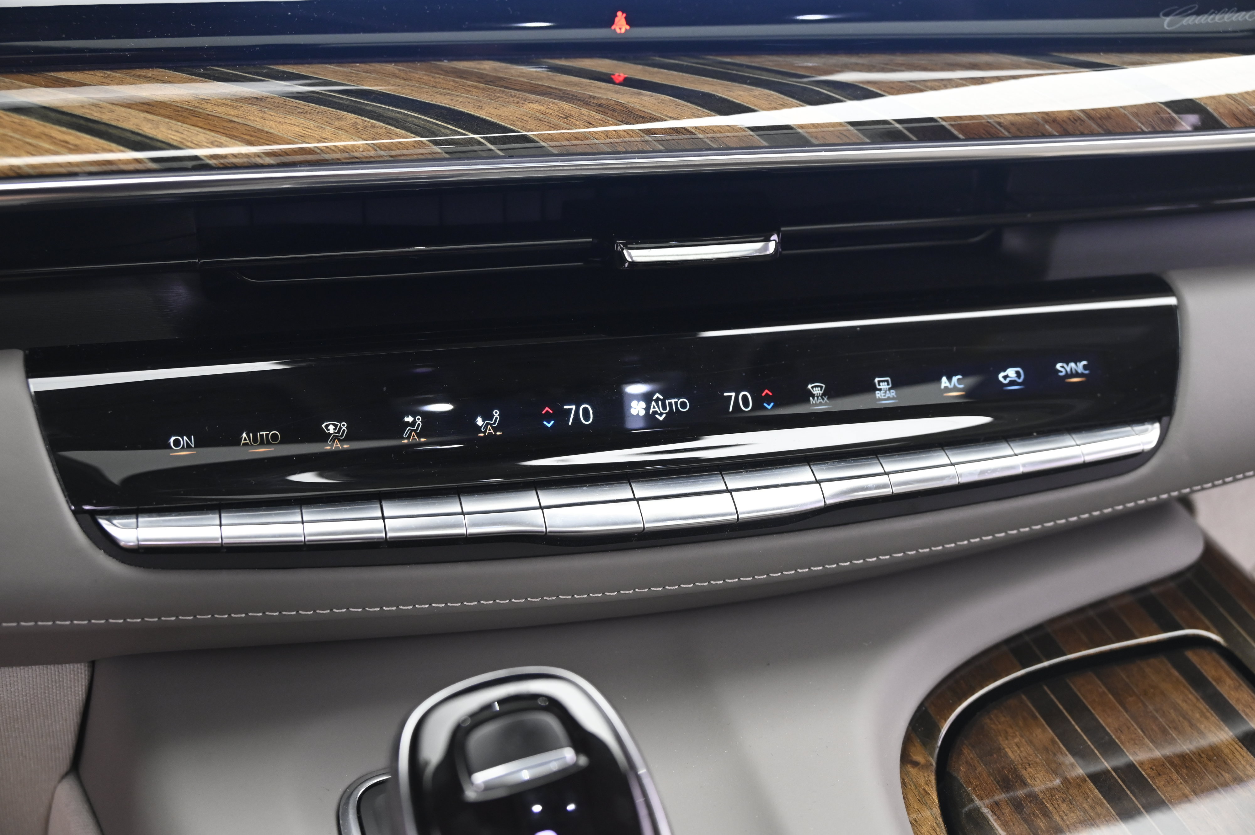 Used 2022 Cadillac Escalade ESV Premium Luxury Platinum AWD/4WD image 35