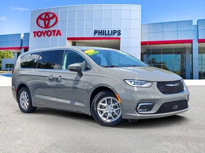 Used 2023 Chrysler Pacifica Touring-L