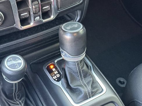 Used 2022 Jeep Wrangler Unlimited Sahara AWD/4WD image 23
