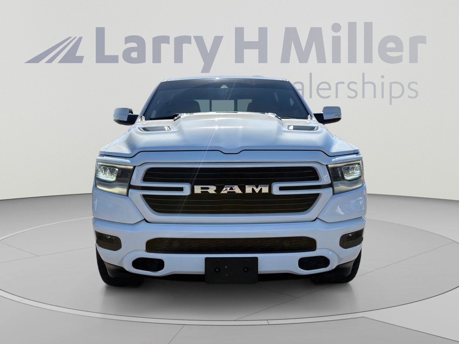 Used 2021 RAM 1500 Laramie w/ Sport Appearance Package AWD/4WD image 9