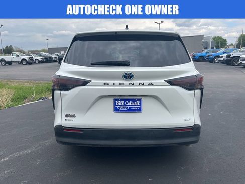 Used 2025 Toyota Sienna XLE FWD image 5