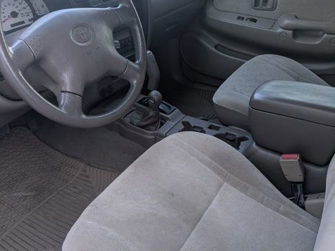 Used 2002 Toyota Tacoma w/ SR5 Package image 10