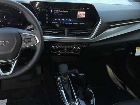 New 2026 Chevrolet Trax ACTIV w/ Sunroof Package FWD image 15