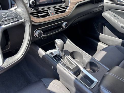 Used 2025 Nissan Altima 2.5 SV FWD image 41