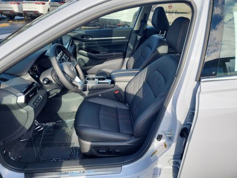 New 2025 Nissan Altima 2.5 SR image 11