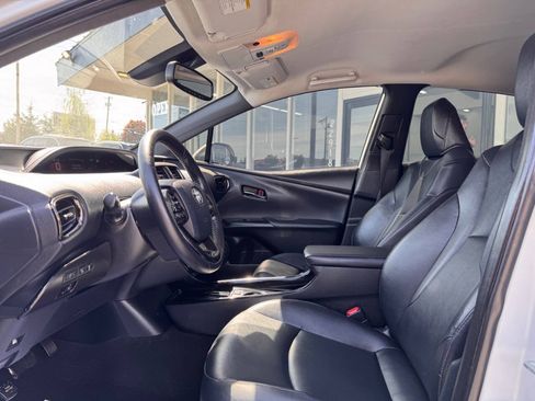 Used 2021 Toyota Prius FWD image 25