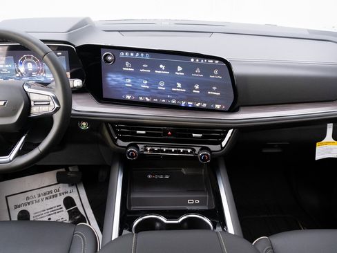 New 2026 Chevrolet Suburban Premier image 24