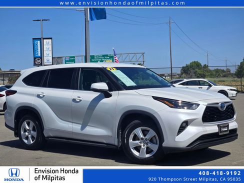 Used 2023 Toyota Highlander LE AWD/4WD image 1