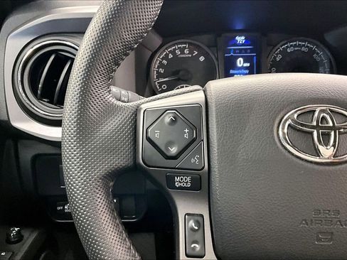 Used 2022 Toyota Tacoma w/ SR5 Package image 17