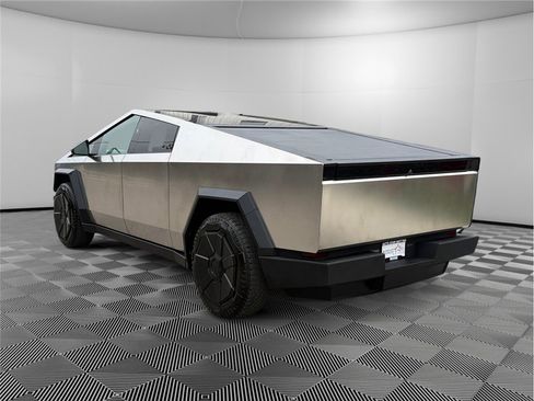 Used 2024 Tesla Cybertruck AWD Crew Cab image 4