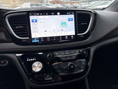 Used 2023 Chrysler Pacifica Pinnacle image 23