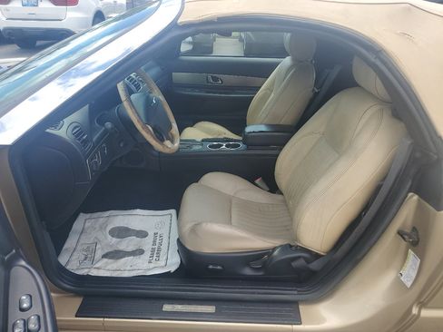 Used 2005 Ford Thunderbird image 9