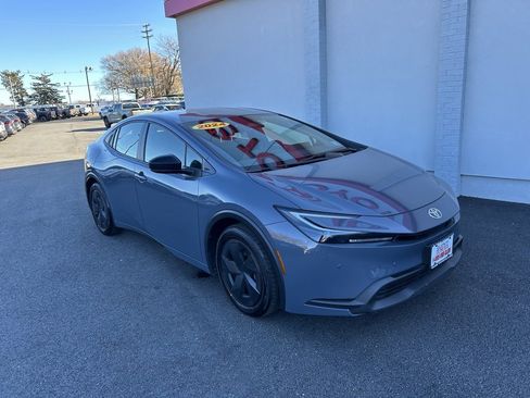 Used 2024 Toyota Prius LE image 4
