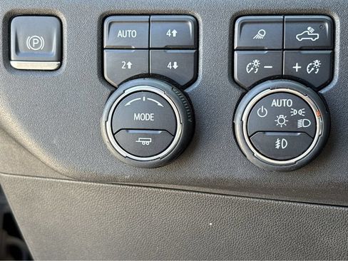 Used 2024 Chevrolet Silverado 1500 High Country AWD/4WD image 7