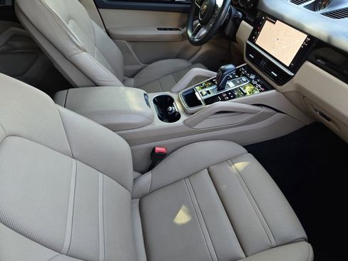 Used 2022 Porsche Cayenne image 15