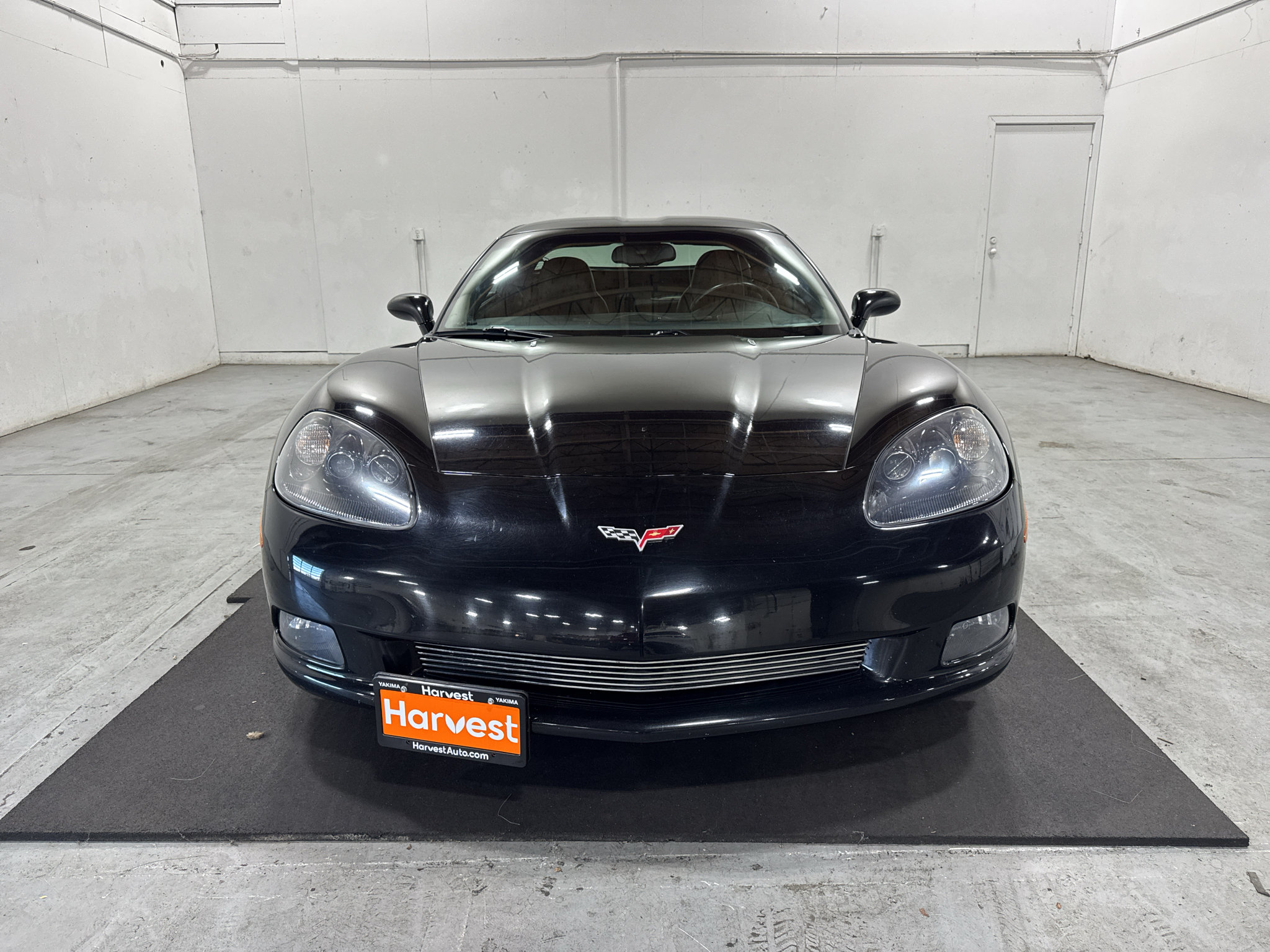 Used 2005 Chevrolet Corvette Coupe w/ Preferred Equipment Group RWD image 2