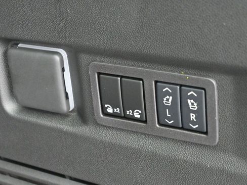 Used 2025 Chevrolet Tahoe Z71 w/ Z71 Off-Road Package image 12