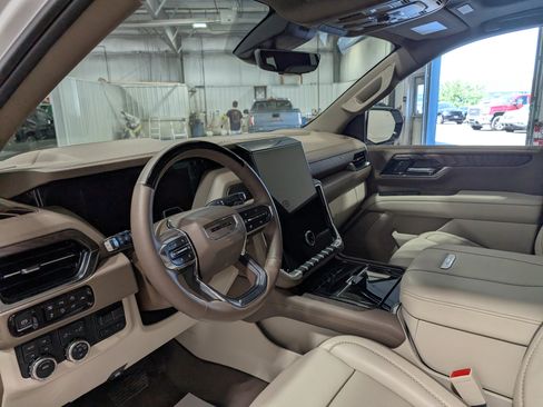 Used 2025 GMC Yukon Denali w/ Denali Reserve Package AWD/4WD image 15