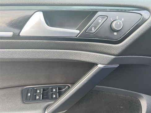 Used 2019 Volkswagen Golf R 4-Door image 12