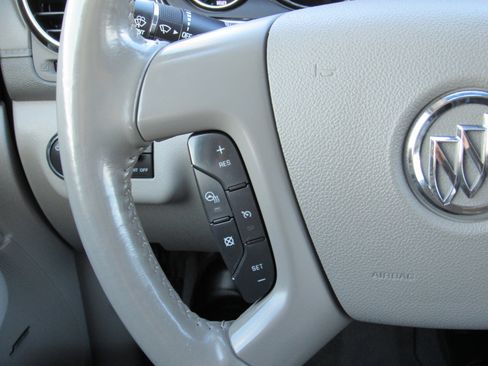 Used 2017 Buick Enclave Premium image 19