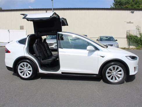Used 2017 Tesla Model X 100D AWD/4WD image 8