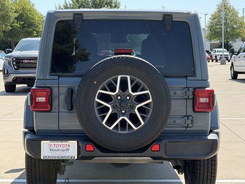 Used 2024 Jeep Wrangler Unlimited Sahara AWD/4WD image 5