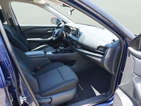 Used 2024 Nissan Rogue SV FWD image 25