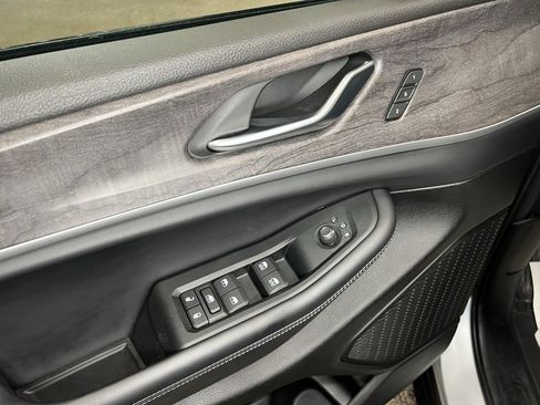 Used 2024 Jeep Grand Cherokee L Limited w/ Luxury Tech Group II image 17