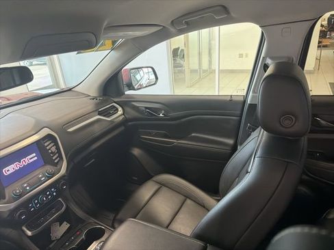 Used 2023 GMC Acadia SLT image 31