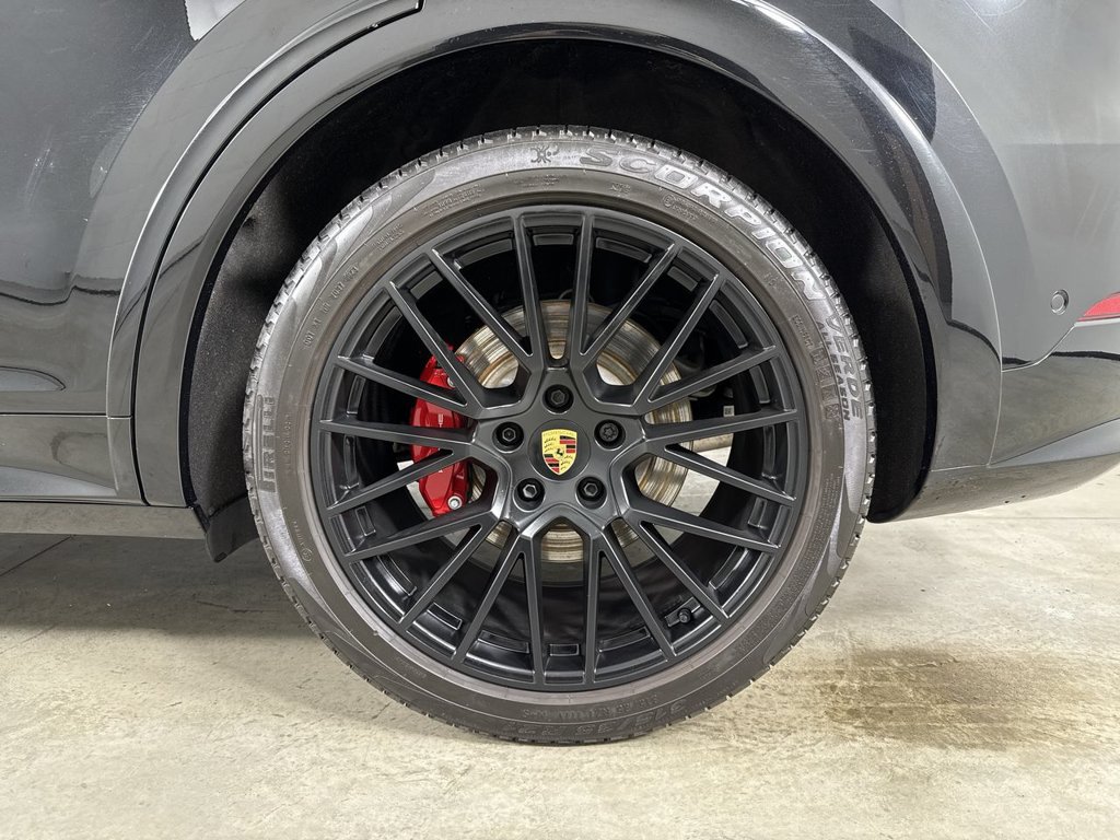 Certified 2023 Porsche Cayenne GTS AWD/4WD image 14