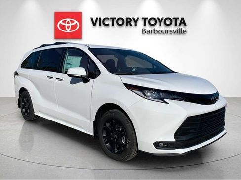 New 2026 Toyota Sienna XLE Woodland Edition AWD/4WD image 5
