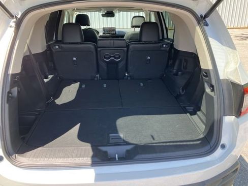 Used 2024 Honda Pilot Touring image 12