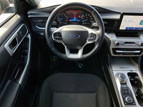 Used 2022 Ford Explorer XLT image 13
