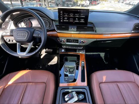 Used 2021 Audi Q5 Premium image 16