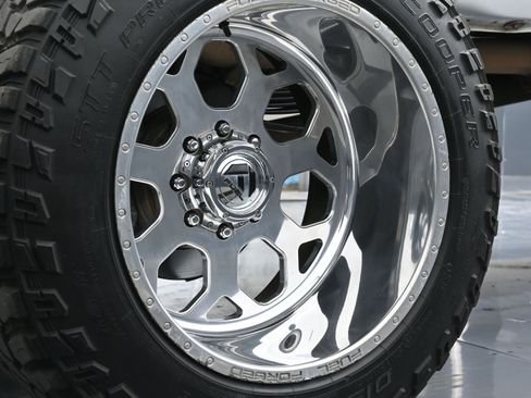 Used 2016 Ford F350 Platinum w/ FX4 Off-Road Package image 38