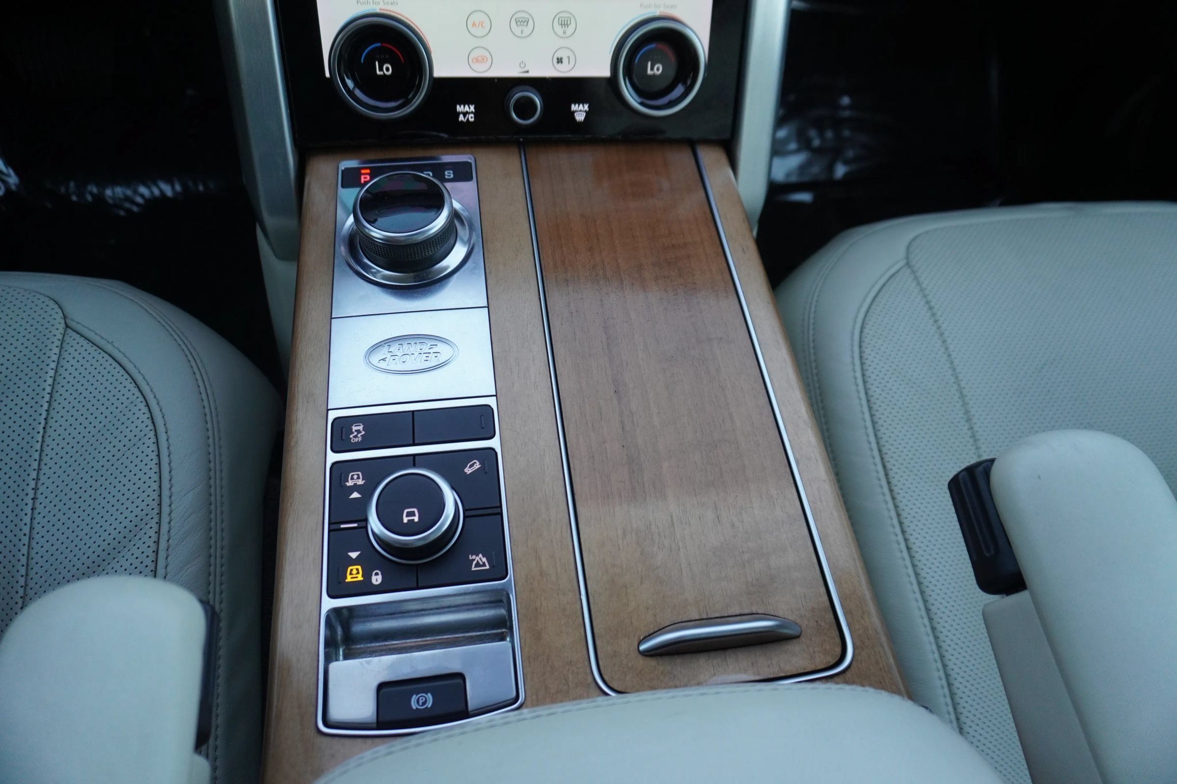 Used 2019 Land Rover Range Rover Supercharged AWD/4WD image 16