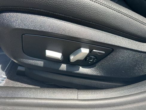 Used 2019 BMW 530e w/ Premium Package RWD image 28