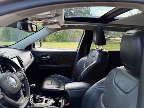 Used 2015 Jeep Cherokee Limited w/ Luxury Group image 18