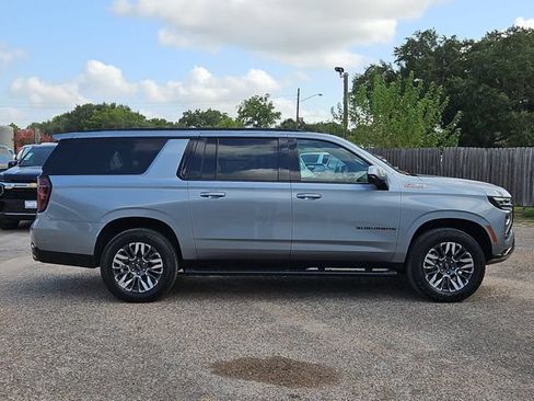 Used 2025 Chevrolet Suburban Z71 AWD/4WD image 38