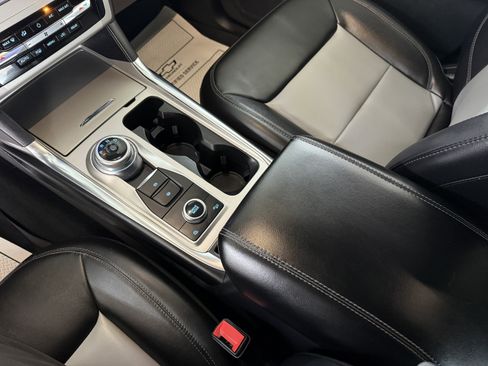 Used 2022 Ford Explorer XLT w/ Equipment Group 202A image 27