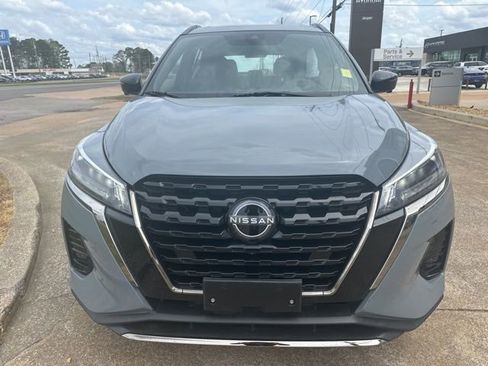 Used 2024 Nissan Kicks SR FWD image 2