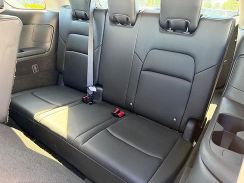 Used 2025 Nissan Pathfinder SL AWD/4WD image 9