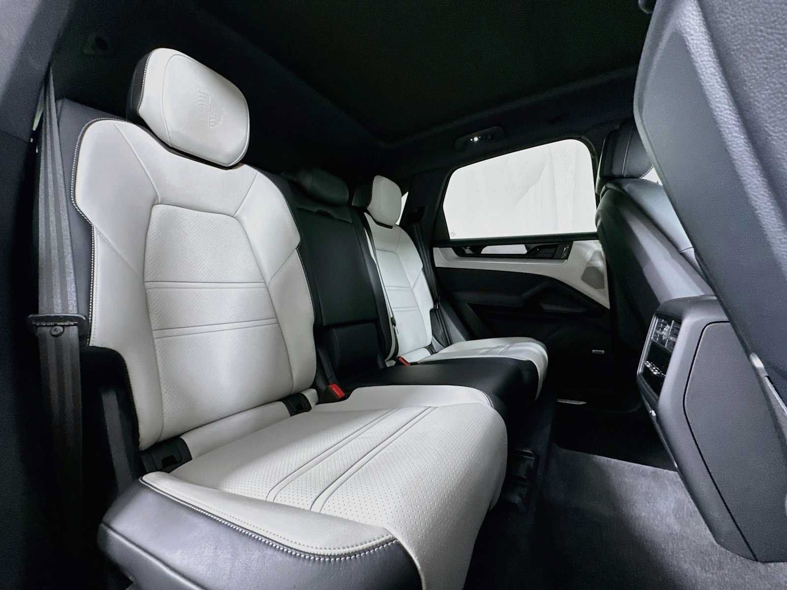 Certified 2026 Porsche Cayenne AWD/4WD image 27