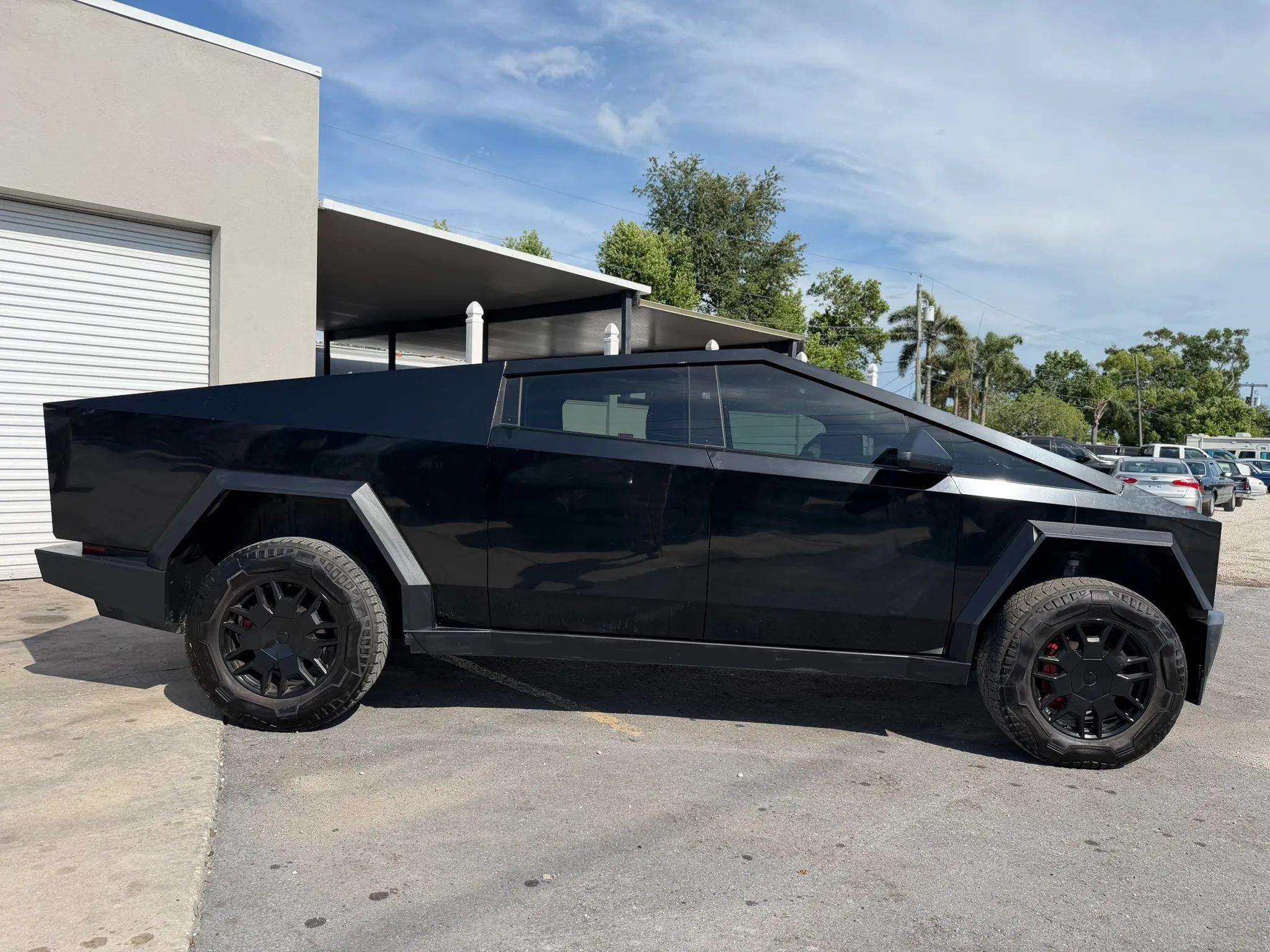 Used 2024 Tesla Cybertruck AWD Crew Cab image 4