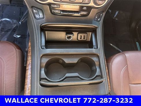 Used 2020 Chevrolet Suburban Premier w/ Premier Plus Edition image 23