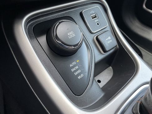 Used 2018 Jeep Compass Latitude w/ Popular Equipment Group image 19