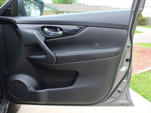 Used 2018 Nissan Rogue SL w/ Premium Package AWD/4WD image 38
