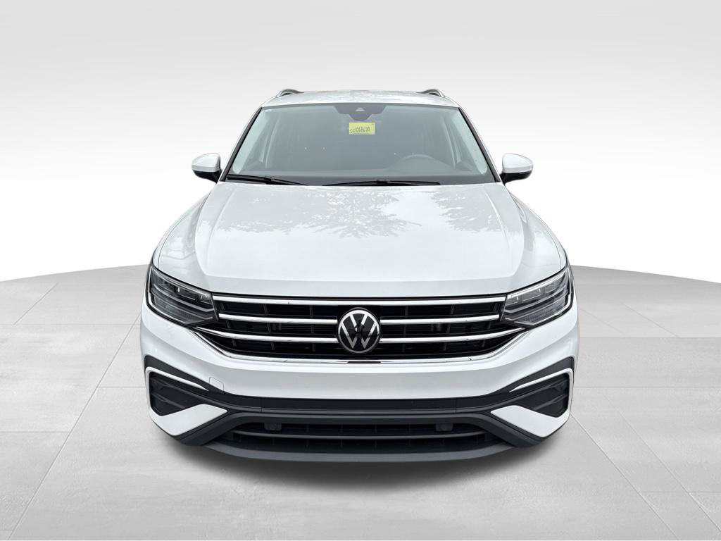 Used 2023 Volkswagen Tiguan SE FWD image 3