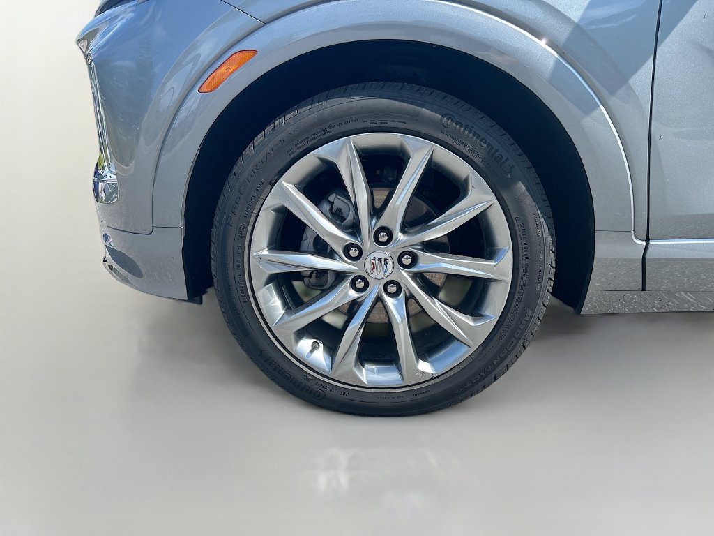 Used 2025 Buick Encore GX Avenir w/ Avenir Technology Package FWD image 13
