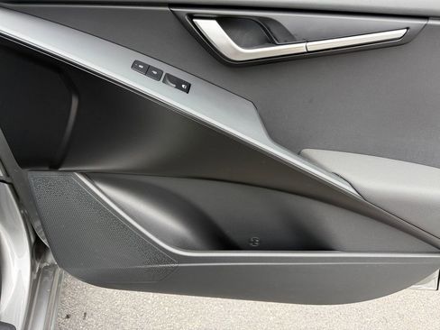 Used 2024 Kia Niro LX image 21